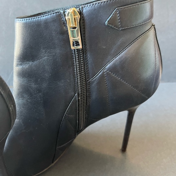 Burberry ladies ancle bots. Size 41. Black - Picture 5 of 14